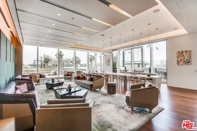 889 Francisco Street, Los Angeles CA: https://media.crmls.org/mediaz/9d139c90-478a-4cae-9ae3-5a73edf24ae3.jpg