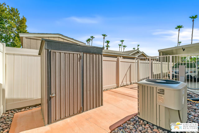 112 Pali Drive, Palm Springs CA: https://media.crmls.org/mediaz/9d13b60f-7918-4e34-b2be-ea510ba4a909.jpg