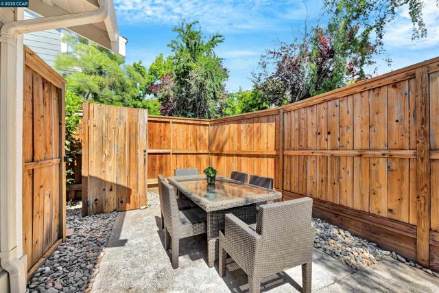 4 Benedita Pl, Moraga CA: https://media.crmls.org/mediaz/9d13dbc1-5f80-4f0d-877e-4c997572fc40.jpg