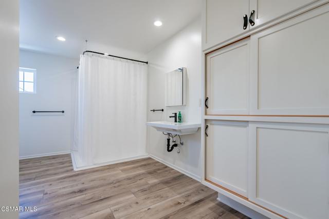3242 Hereford Court, Simi Valley CA: https://media.crmls.org/mediaz/9d1479a8-201b-40bb-8285-373bc9f67054.jpg
