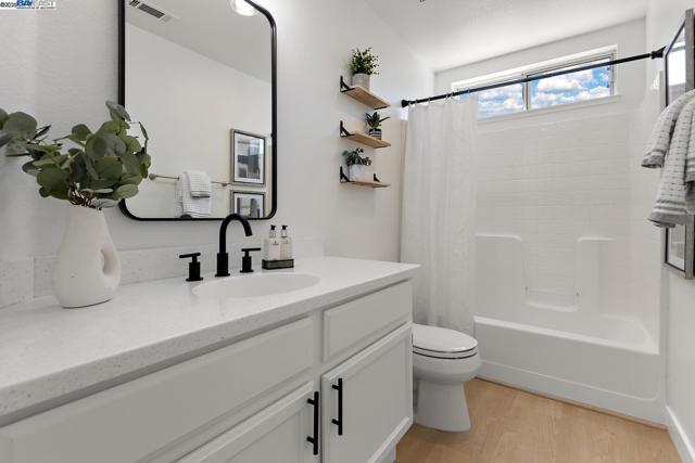 1387 Meadow Ct, Livermore CA: https://media.crmls.org/mediaz/9d1486a0-f96e-481e-a878-b9e34a8c27e8.jpg