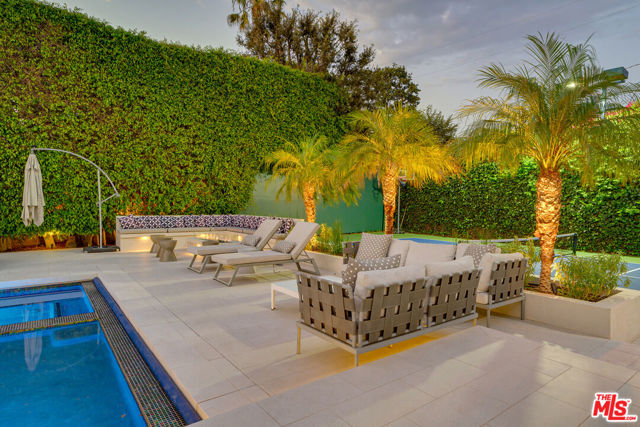 602 N Whittier Drive, Beverly Hills CA: https://media.crmls.org/mediaz/9d14a638-1225-4107-96bc-d4ed47b62285.jpg