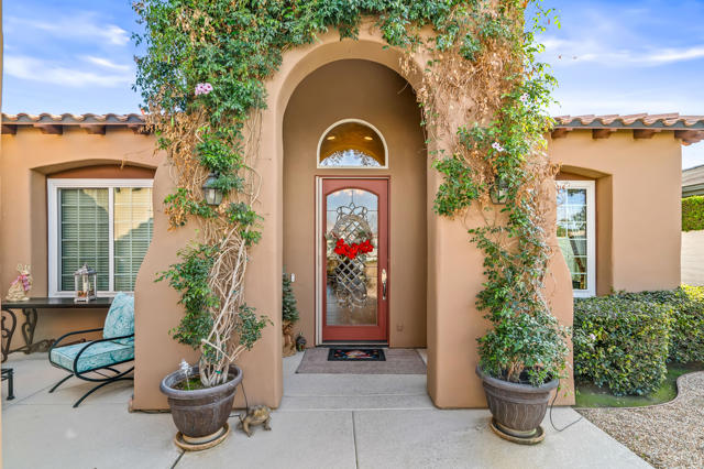 17 Corte Del Sol, Rancho Mirage CA: https://media.crmls.org/mediaz/9d14fed4-b1bf-454a-9257-a3fbda84546c.jpg
