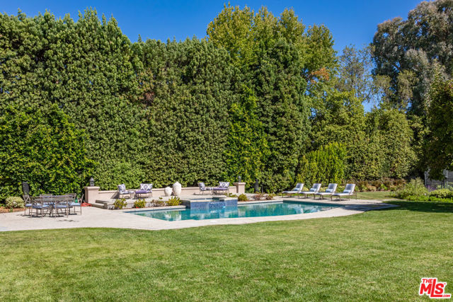 5200 Encino Avenue, Encino CA: https://media.crmls.org/mediaz/9d15349e-bf41-469f-b97c-e6b992a8309f.jpg