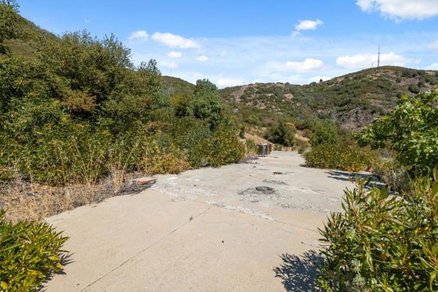 35005 Loma Chiquita Road, Los Gatos CA: https://media.crmls.org/mediaz/9d158735-2910-4874-b573-ce4411a5fae4.jpg