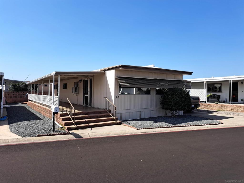 44 El Prado Ln, Oceanside, CA 92058