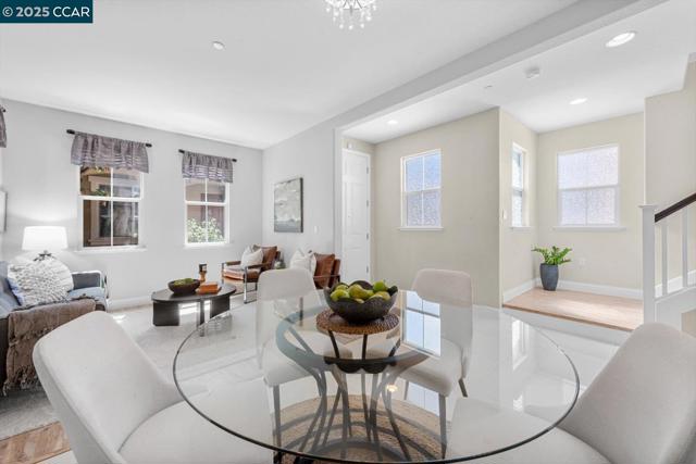 240 Alta St, Brentwood CA: https://media.crmls.org/mediaz/9d162a15-0c87-454e-9191-f54ee5a61faa.jpg