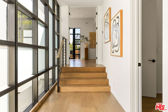 8732 Rangely Avenue, West Hollywood CA: https://media.crmls.org/mediaz/9d1639e8-6742-40d9-92aa-a58882712d1c.jpg