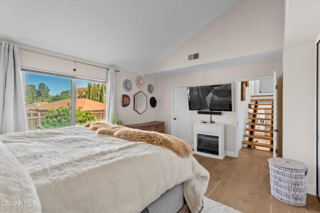 363 Larcom Street, Thousand Oaks CA: https://media.crmls.org/mediaz/9d16630d-fced-4038-9530-b196f7624495.jpg