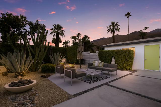 1529 S Calle Palo Fierro, Palm Springs CA: https://media.crmls.org/mediaz/9d16a901-845c-48da-bf9f-fd37b8c30263.jpg