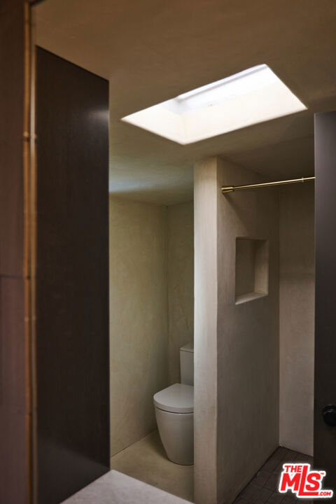 https://media.crmls.org/mediaz/9d16c528-a73c-428d-9301-af78e3b2da03.jpg?preset=X-Large