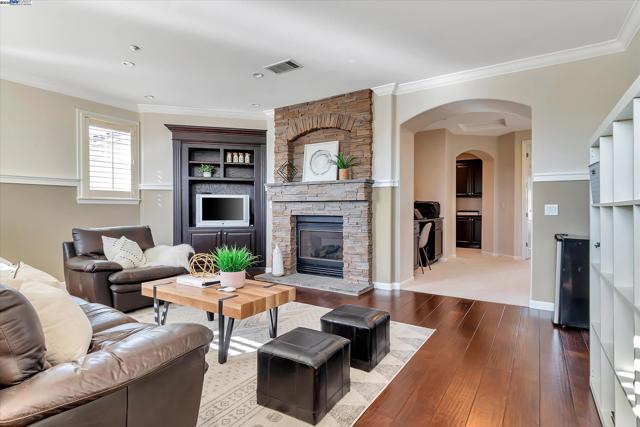 1517 Rampart Way, Brentwood CA: https://media.crmls.org/mediaz/9d174550-ea58-4ce2-b0f1-7bd772f7ec0b.jpg