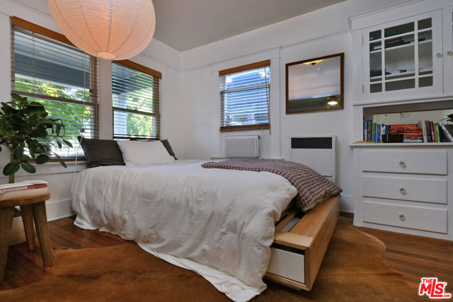 224 Horizon Avenue, Venice CA: https://media.crmls.org/mediaz/9d175356-732c-4fec-bcad-e9cafe84cad8.jpg