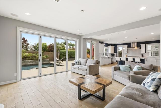1017 Scarlet Way, Encinitas CA: https://media.crmls.org/mediaz/9d17791b-6f91-4974-97b8-1cf890c297d3.jpg
