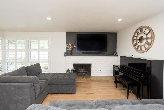 Detail Gallery Image 8 of 53 For 5627 Yerba Anita, San Diego,  CA 92115 - 4 Beds | 2 Baths