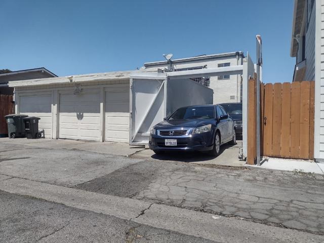 217 Madison Avenue, Redwood City CA: https://media.crmls.org/mediaz/9d17e1bd-f13b-4273-8023-0ff301fb3906.jpg
