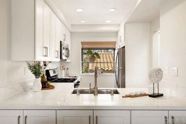 Detail Gallery Image 8 of 35 For 2118 Valleydale Lane, Encinitas,  CA 92024 - 2 Beds | 2 Baths