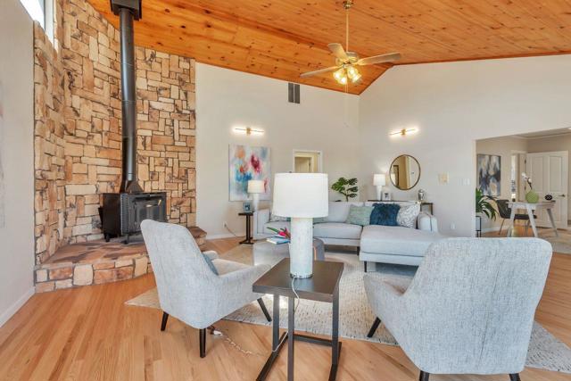 3709 Kenwood Avenue, San Mateo CA: https://media.crmls.org/mediaz/9d186179-cac4-41c0-815b-7a8ac53f0f3f.jpg