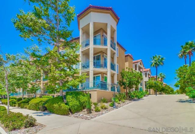 2020 Camino De La Reina, San Diego CA: https://media.crmls.org/mediaz/9d1902ce-f87c-46bd-81b0-41566b8cd6ea.jpg