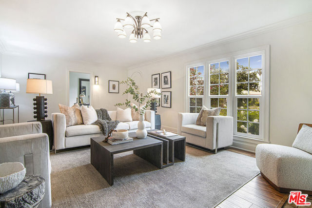 565 N Arden Boulevard, Los Angeles CA: https://media.crmls.org/mediaz/9d193da8-fa0b-4cda-8de0-b1f0cf3968c6.jpg