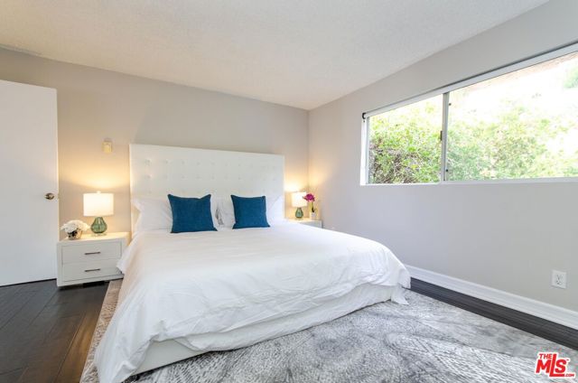 18065 Coastline Drive, Malibu CA: https://media.crmls.org/mediaz/9d19476a-bf0c-4002-b133-22330b736bf3.jpg