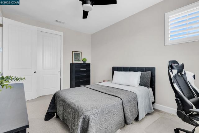 499 Yarrow Dr, Fairfield CA: https://media.crmls.org/mediaz/9d19a437-8386-49cf-b950-e6c33d07911b.jpg