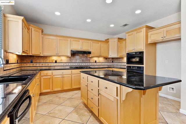 906 Natoma Ct, Discovery Bay CA: https://media.crmls.org/mediaz/9d19f3ee-2a82-4a8b-b9b6-e7ec0713d674.jpg