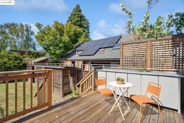 1811 Parker St, Berkeley CA: https://media.crmls.org/mediaz/9d1a670b-e741-495c-81a5-58473a874865.jpg