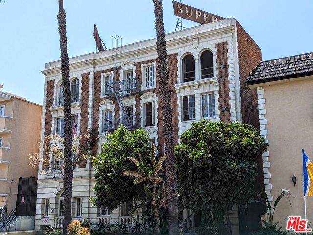 335 S Berendo Street, Los Angeles CA: https://media.crmls.org/mediaz/9d1a85bb-8f90-4ba5-8ce0-96208951ac1b.jpg