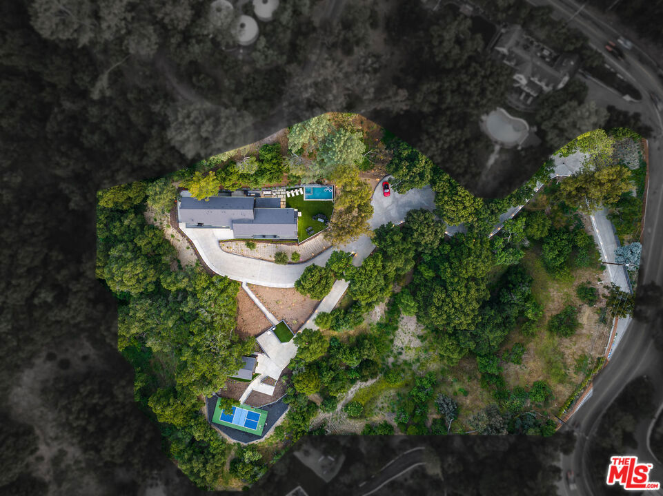 https://media.crmls.org/mediaz/9d1ac530-406a-46f7-9e8e-c25ae48a9ce9.jpg?preset=X-Large
