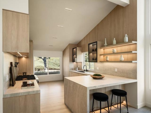 2163 Caminito Circulo Norte, La Jolla CA: https://media.crmls.org/mediaz/9d1accf4-42e9-4e42-a12f-1588142e40ee.jpg