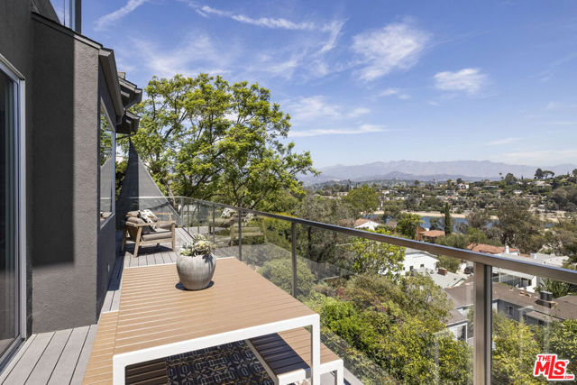 2264 Moreno Drive, Los Angeles CA: https://media.crmls.org/mediaz/9d1b0a55-c62b-420d-bd6a-3265ea768200.jpg