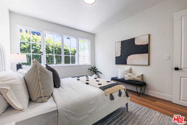 133 S Oakhurst Drive, Beverly Hills CA: https://media.crmls.org/mediaz/9d1b1155-3e91-4c56-b066-56cffc3f5b31.jpg