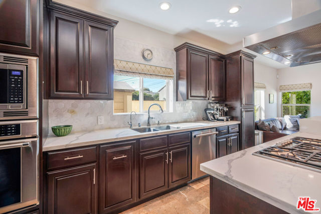 6411 W 85th Street, Los Angeles CA: https://media.crmls.org/mediaz/9d1b2dc0-bd08-413a-a177-e17f27dac168.jpg