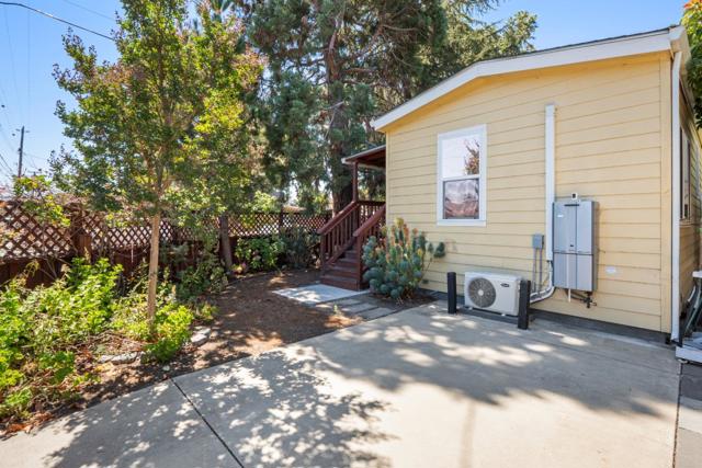 197 Nottingham Avenue, Redwood City CA: https://media.crmls.org/mediaz/9d1b9cca-e9ab-4efc-b115-37989f4ad972.jpg