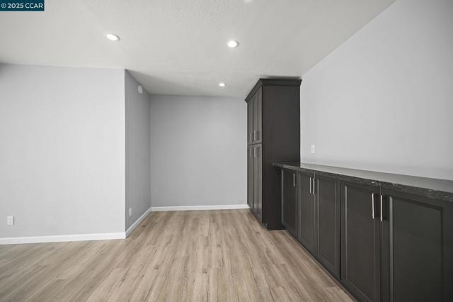 5095 Valley Crest Dr, Concord CA: https://media.crmls.org/mediaz/9d1ba28c-1bb7-4e14-a43d-093f8f4297d9.jpg