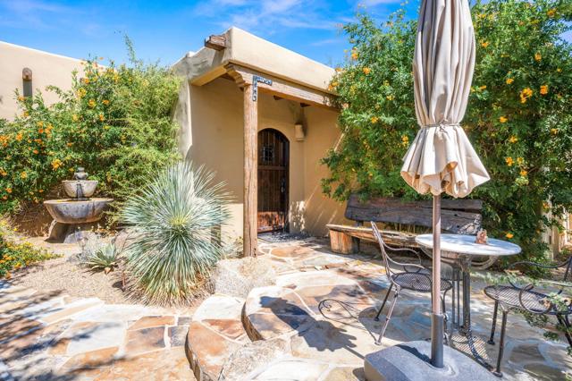 72275 Upper W Way, Palm Desert CA: https://media.crmls.org/mediaz/9d1c10ae-9ee3-4083-ac14-328ada75429e.jpg