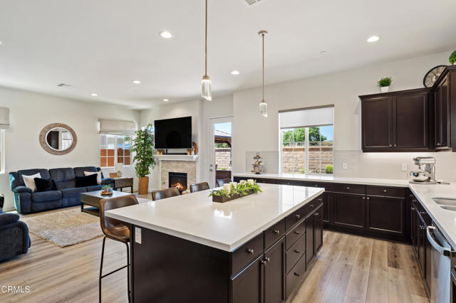 1521 Thorpe Trail, Oxnard CA: https://media.crmls.org/mediaz/9d1cb464-6352-4d48-a665-4d0e672c3acf.jpg