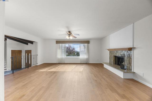 699 Fiesta Place, Hayward CA: https://media.crmls.org/mediaz/9d1ce5ad-3ef4-4024-ad05-39da7e77d61e.jpg