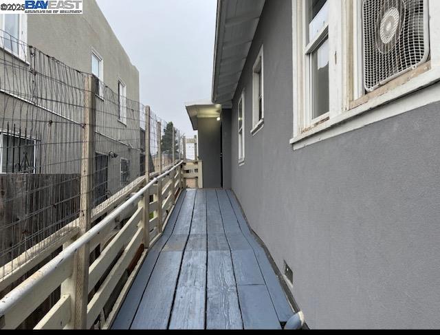 1317 83Rd Ave, Oakland CA: https://media.crmls.org/mediaz/9d1d1911-fd8e-4688-8ac2-509ec09e06a2.jpg