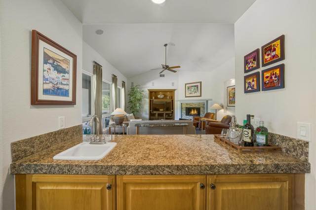 56 Oakmont Drive, Rancho Mirage CA: https://media.crmls.org/mediaz/9d1e3c4e-be09-4282-bd79-eabc40b2a471.jpg