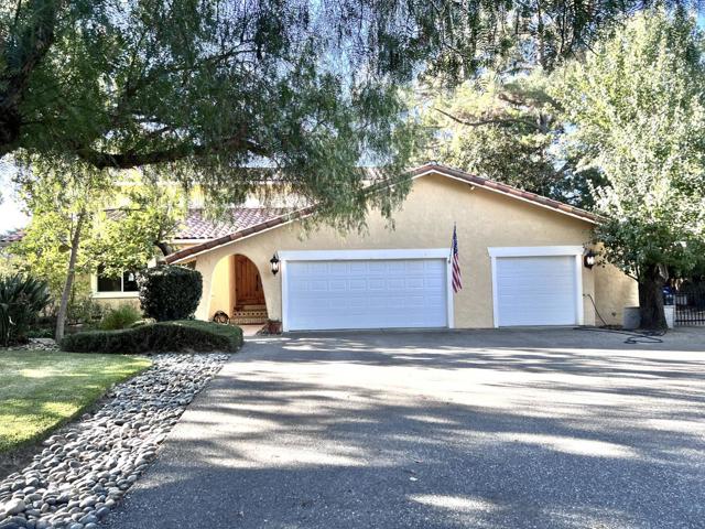 12467 Creekview Court, San Martin CA: https://media.crmls.org/mediaz/9d1ea996-a727-46c6-ad8b-2f4d3f025a46.jpg