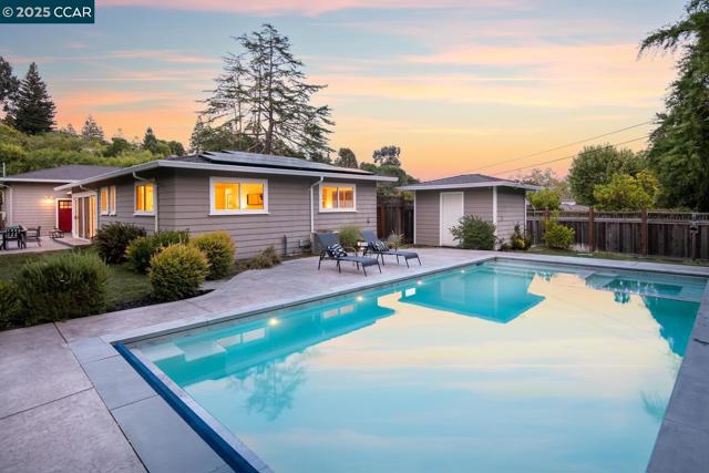 1100 Hillcrest Dr, Lafayette CA: https://media.crmls.org/mediaz/9d1f1bba-227a-4891-b557-00e952e4dbcd.jpg