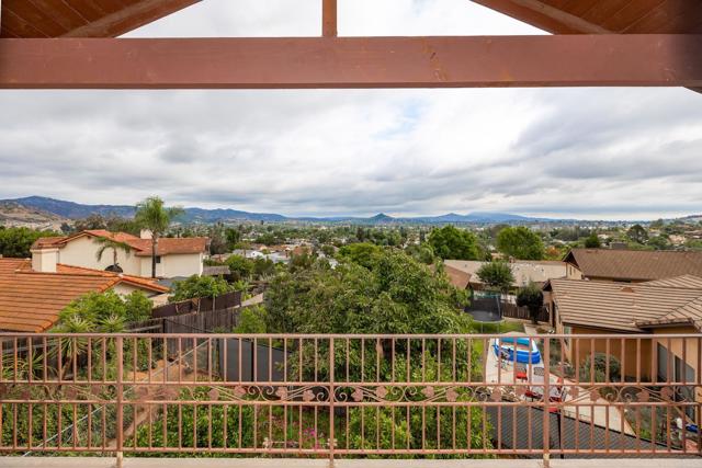 Detail Gallery Image 15 of 75 For 1402 Rimrock Dr, Escondido,  CA 92027 - 4 Beds | 3/1 Baths