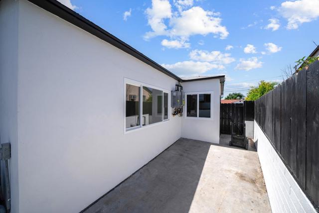 2333 Ridge View Drive, San Diego CA: https://media.crmls.org/mediaz/9d1f540d-e6c9-4db9-b542-f598a4ac130f.jpg