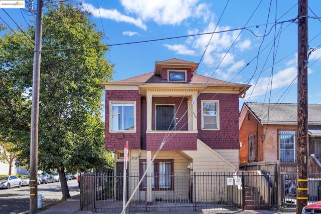 2542 Filbert St, Oakland CA: https://media.crmls.org/mediaz/9d1f7ec5-3e3b-48b5-b1ee-aa6a7ef7b4b2.jpg