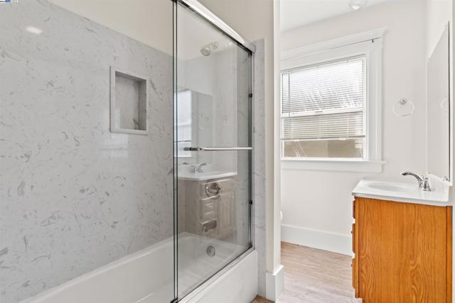 1206 E 23rd St, Oakland CA: https://media.crmls.org/mediaz/9d1f9dd3-13b3-4614-80f4-d7507f38a9d2.jpg
