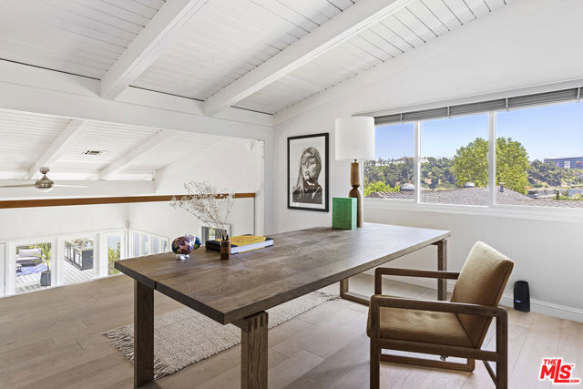 3820 Broadlawn Drive, Los Angeles CA: https://media.crmls.org/mediaz/9d20b844-5a0c-4dbb-b306-7e97d21e7fe3.jpg