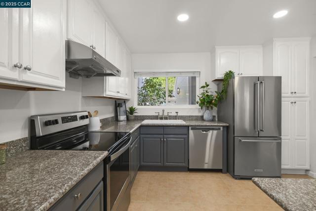 2510 Tea Tree Ct, Martinez CA: https://media.crmls.org/mediaz/9d20e31d-49f2-4ccc-847d-90063d6156e1.jpg