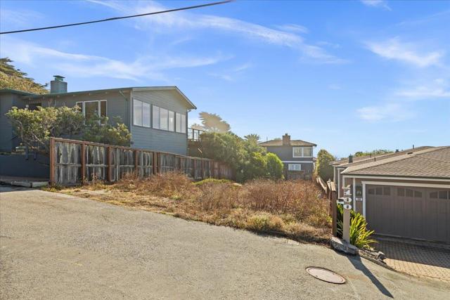 0 Sea Cliff Court, Montara CA: https://media.crmls.org/mediaz/9d21482b-bf0c-4c33-a206-2643c5dc57de.jpg